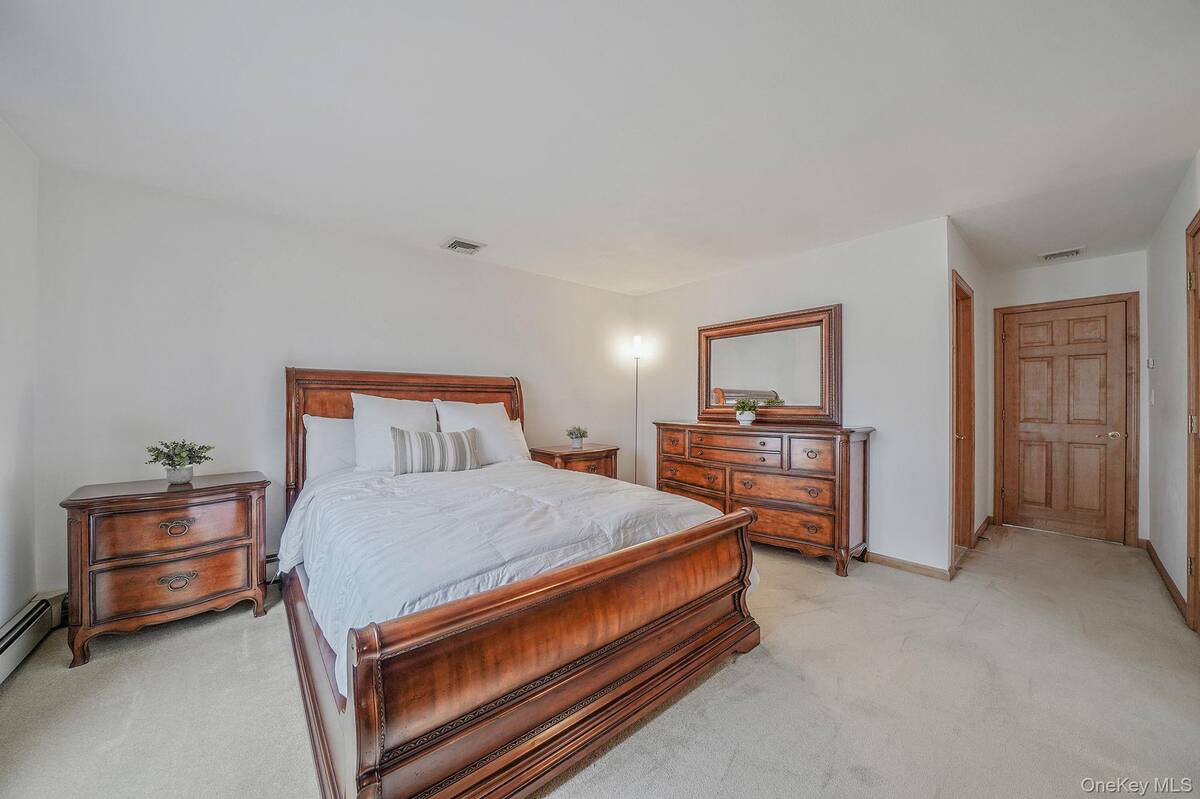 #22 photo, 52 San Rafael Avenue, מחוז סאפוק Holbrook , NY 11741