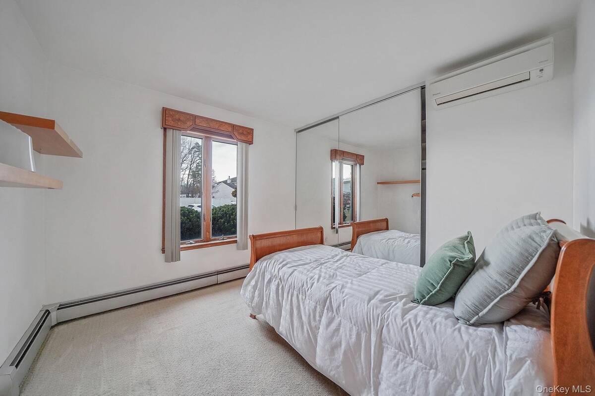 #24 photo, 52 San Rafael Avenue, מחוז סאפוק Holbrook , NY 11741