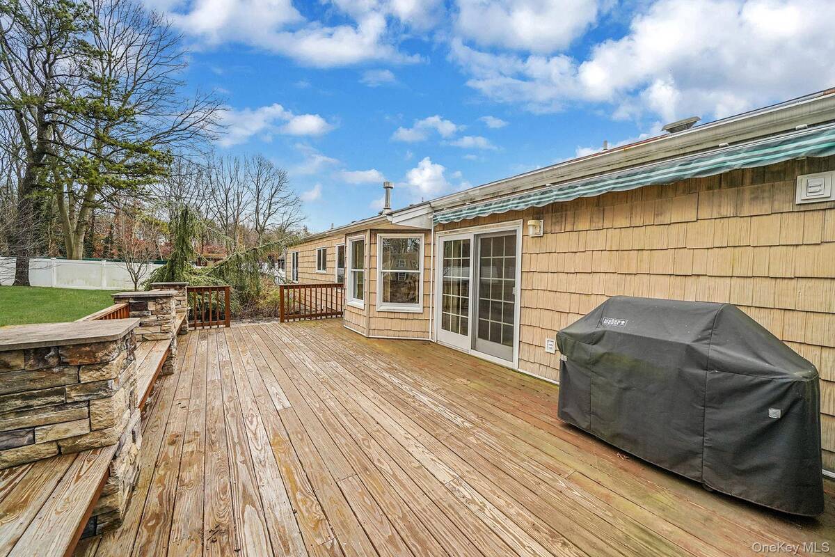 #31 photo, 52 San Rafael Avenue, מחוז סאפוק Holbrook , NY 11741