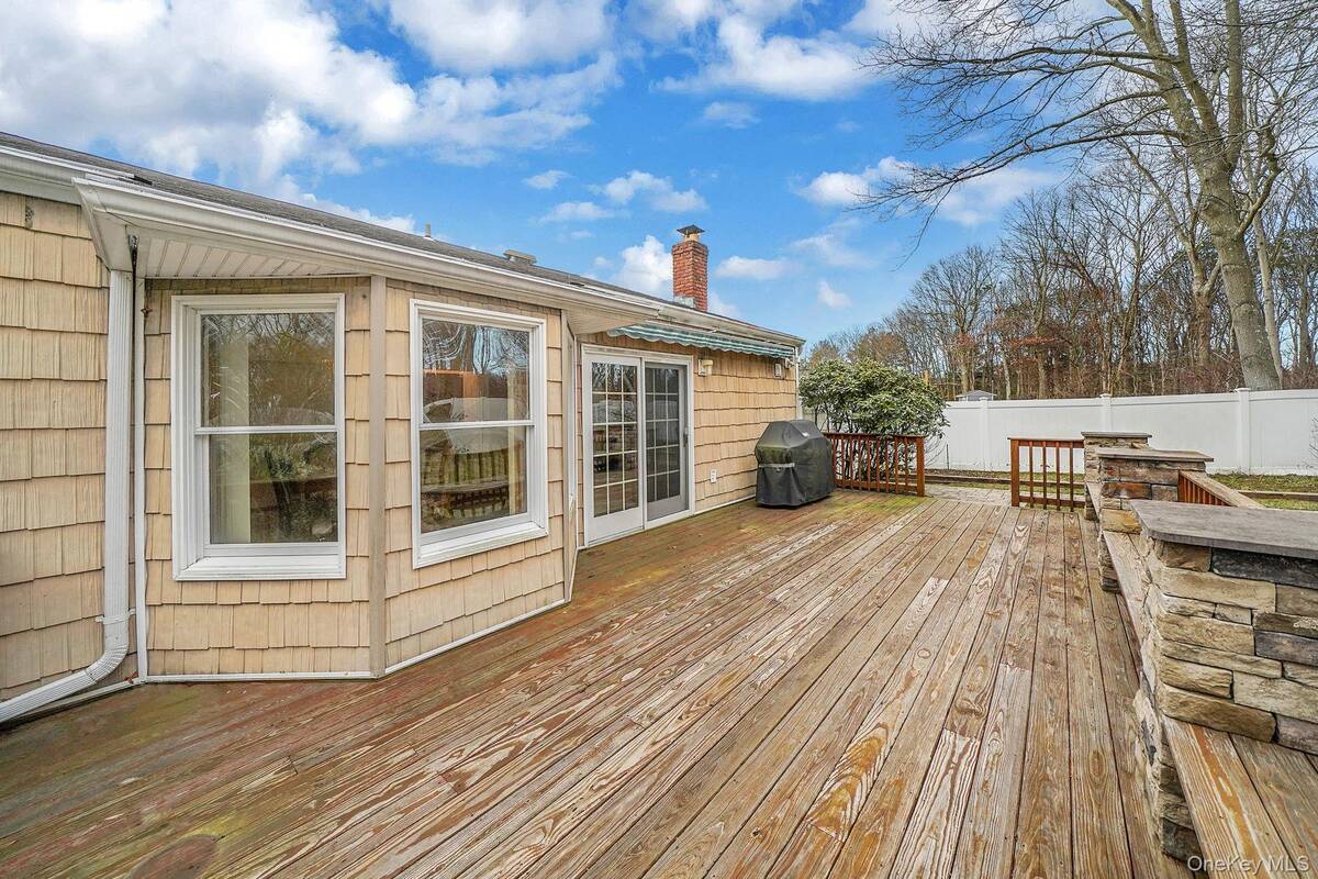 #32 photo, 52 San Rafael Avenue, מחוז סאפוק Holbrook , NY 11741