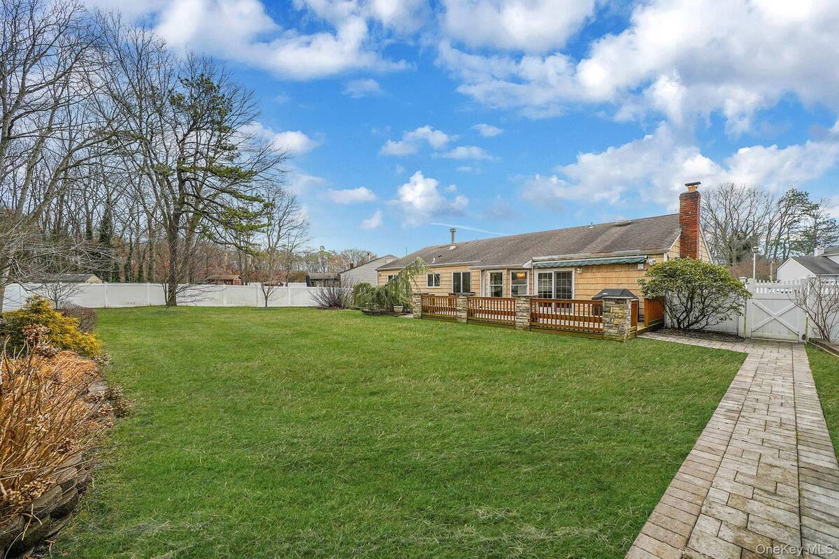 #34 photo, 52 San Rafael Avenue, מחוז סאפוק Holbrook , NY 11741