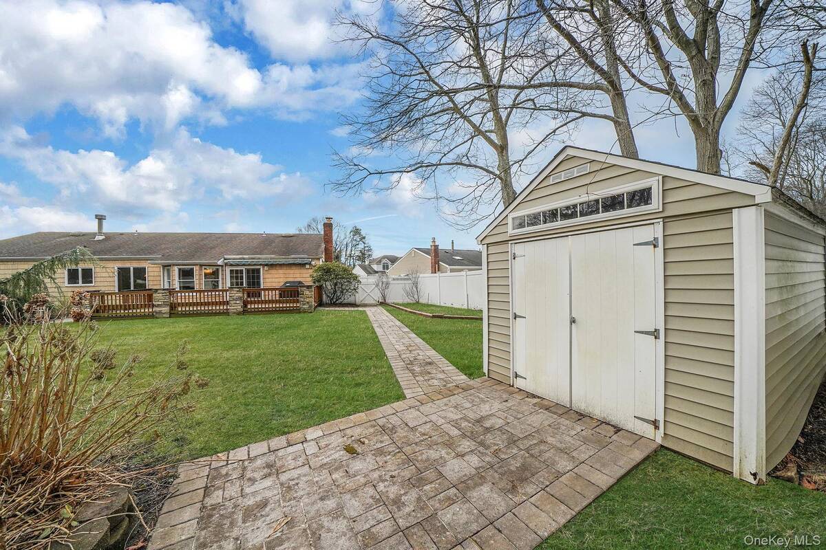 #35 photo, 52 San Rafael Avenue, מחוז סאפוק Holbrook , NY 11741