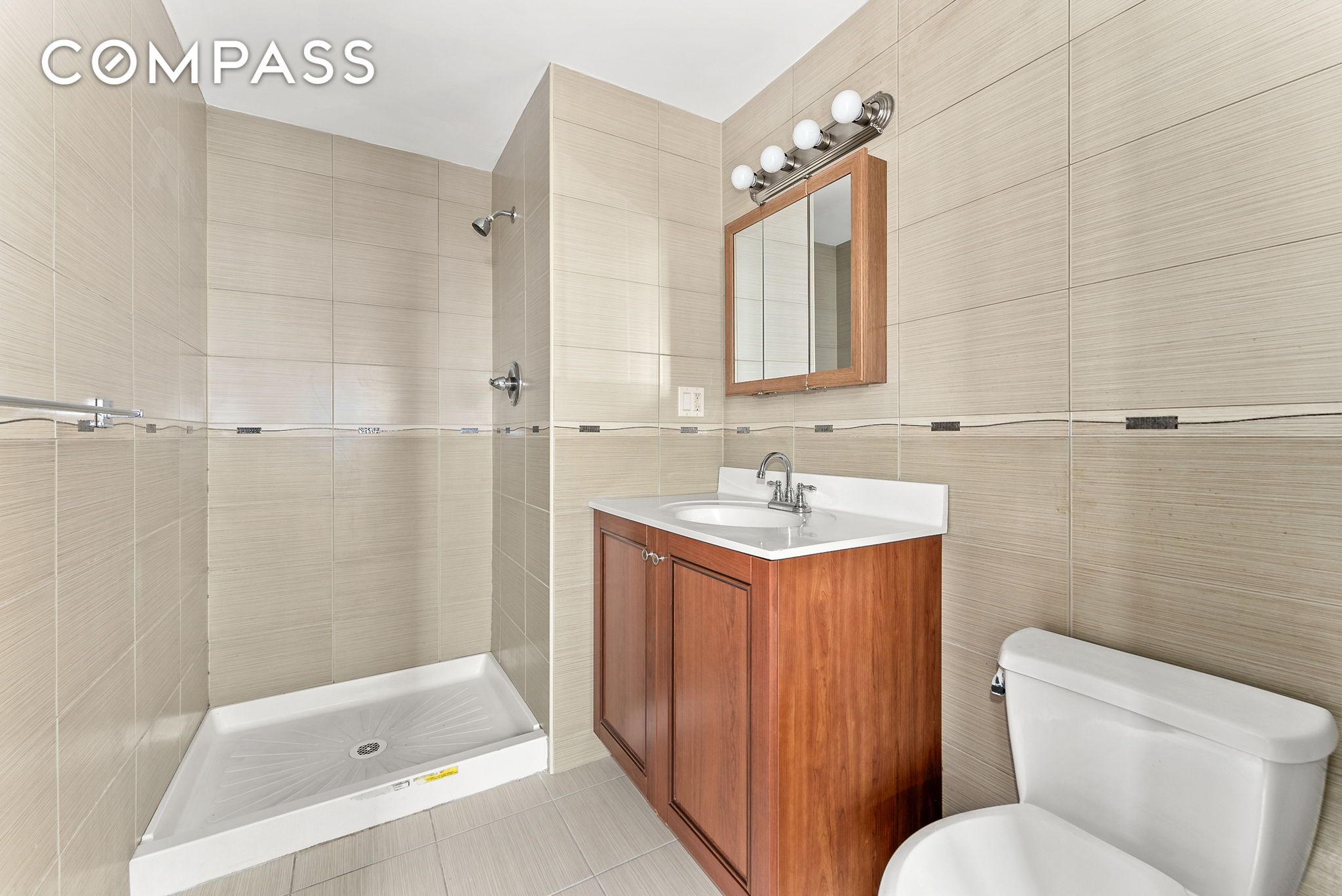 #13 photo, 842 Ocean Parkway, הברונקס Midwood , NY 11230