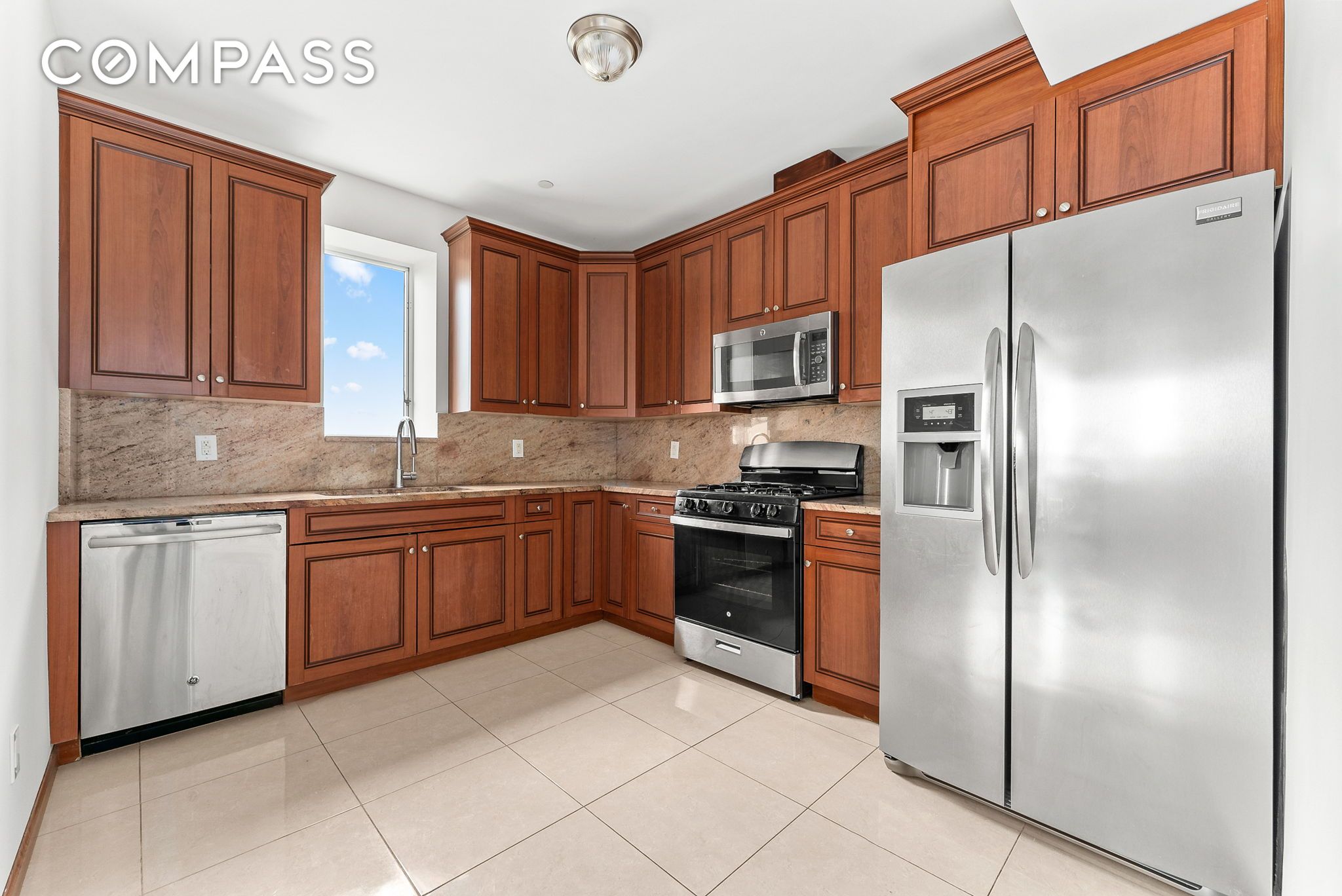 #4 photo, 842 Ocean Parkway, הברונקס Midwood , NY 11230