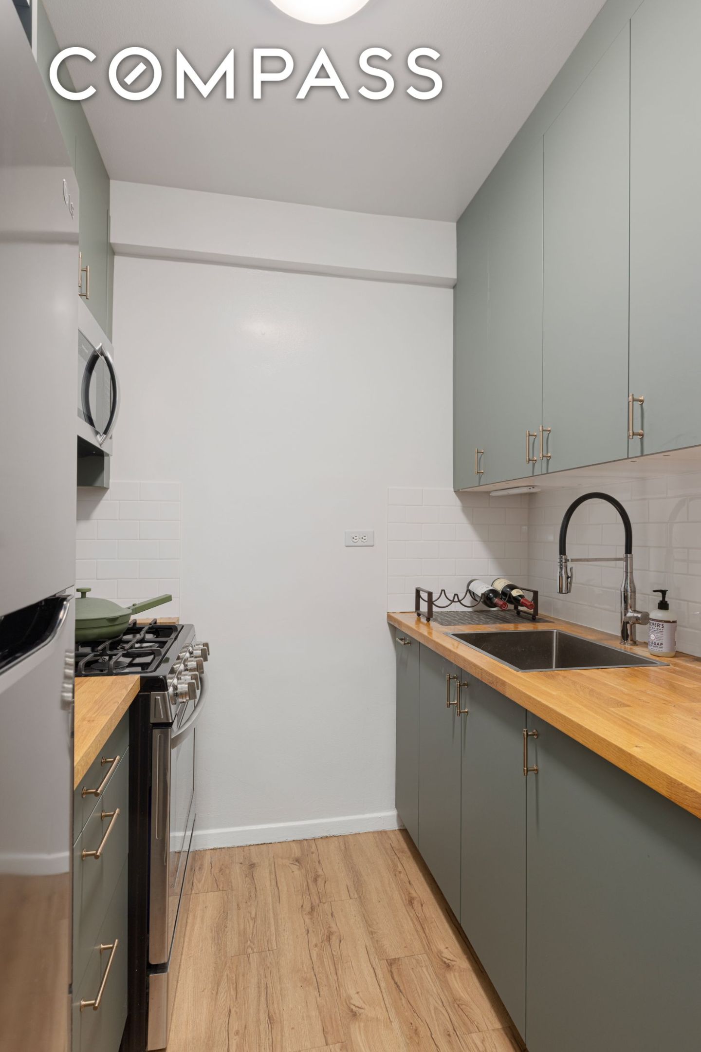 #9 photo, 345 W 58th Street, مانهاتن Upper West Side , NY 10019