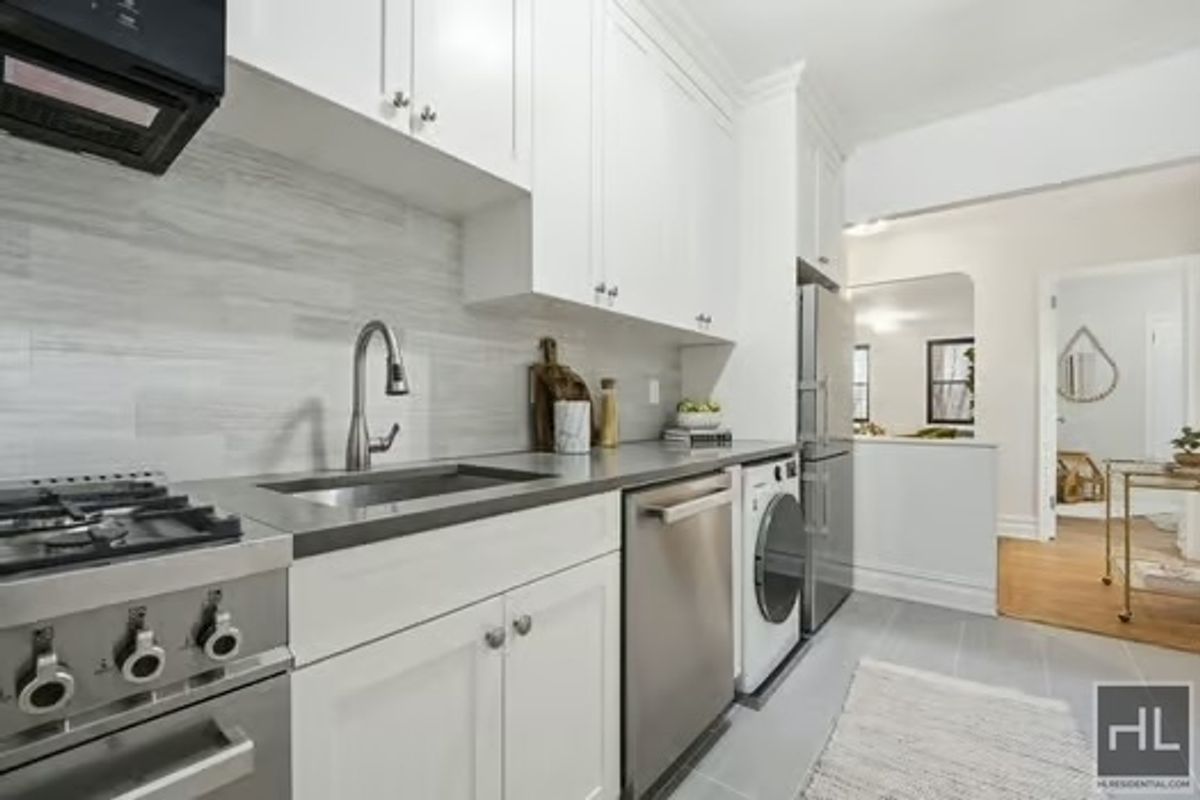 #9 photo, 160 E 3rd Street, مانهاتن East Village , NY 10009