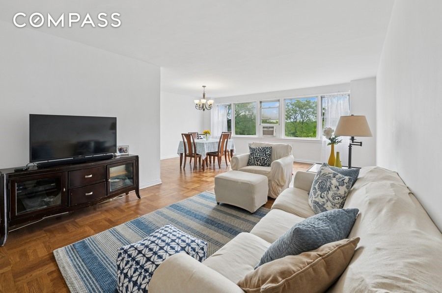 #5 photo, 4525 Henry Hudson Parkway W, برونكس Riverdale , NY 10471