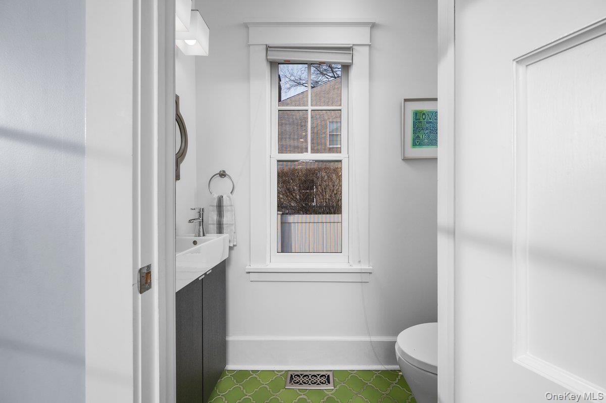 #19 photo, 443 Highbrook Avenue, Pelham , NY 10803