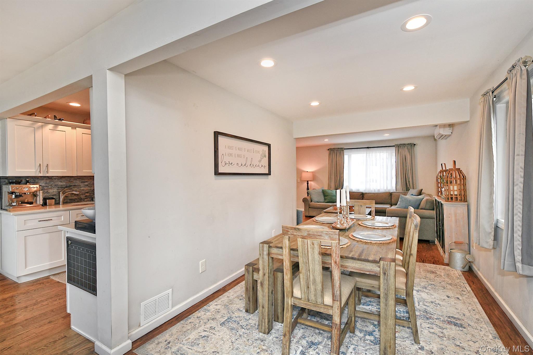 #12 photo, 17 Pine Tree Road, سوفولك South Huntington , NY 11746