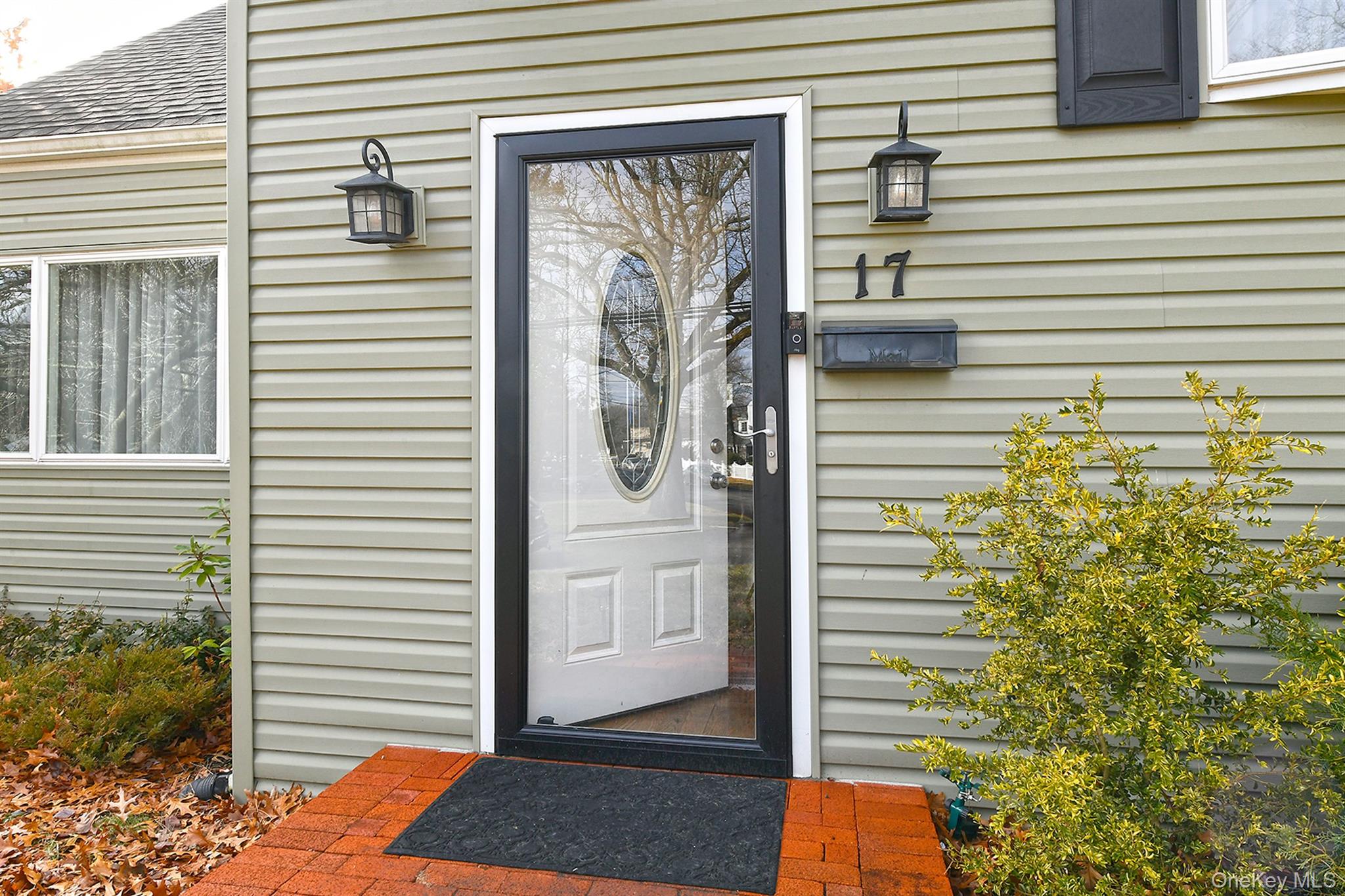 #2 photo, 17 Pine Tree Road, سوفولك South Huntington , NY 11746