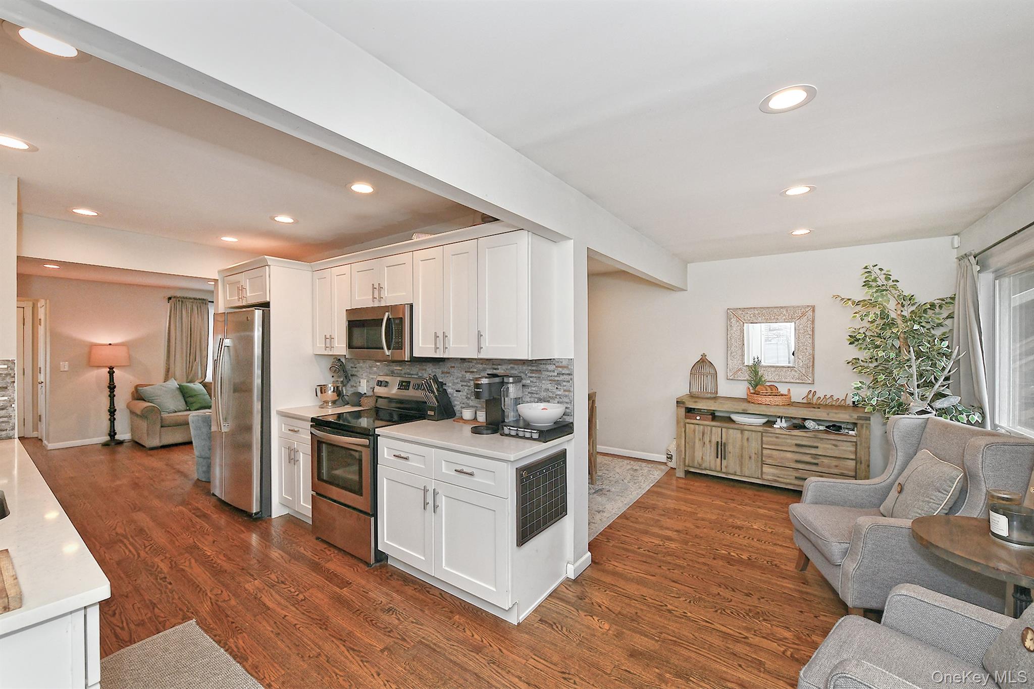 #7 photo, 17 Pine Tree Road, سوفولك South Huntington , NY 11746