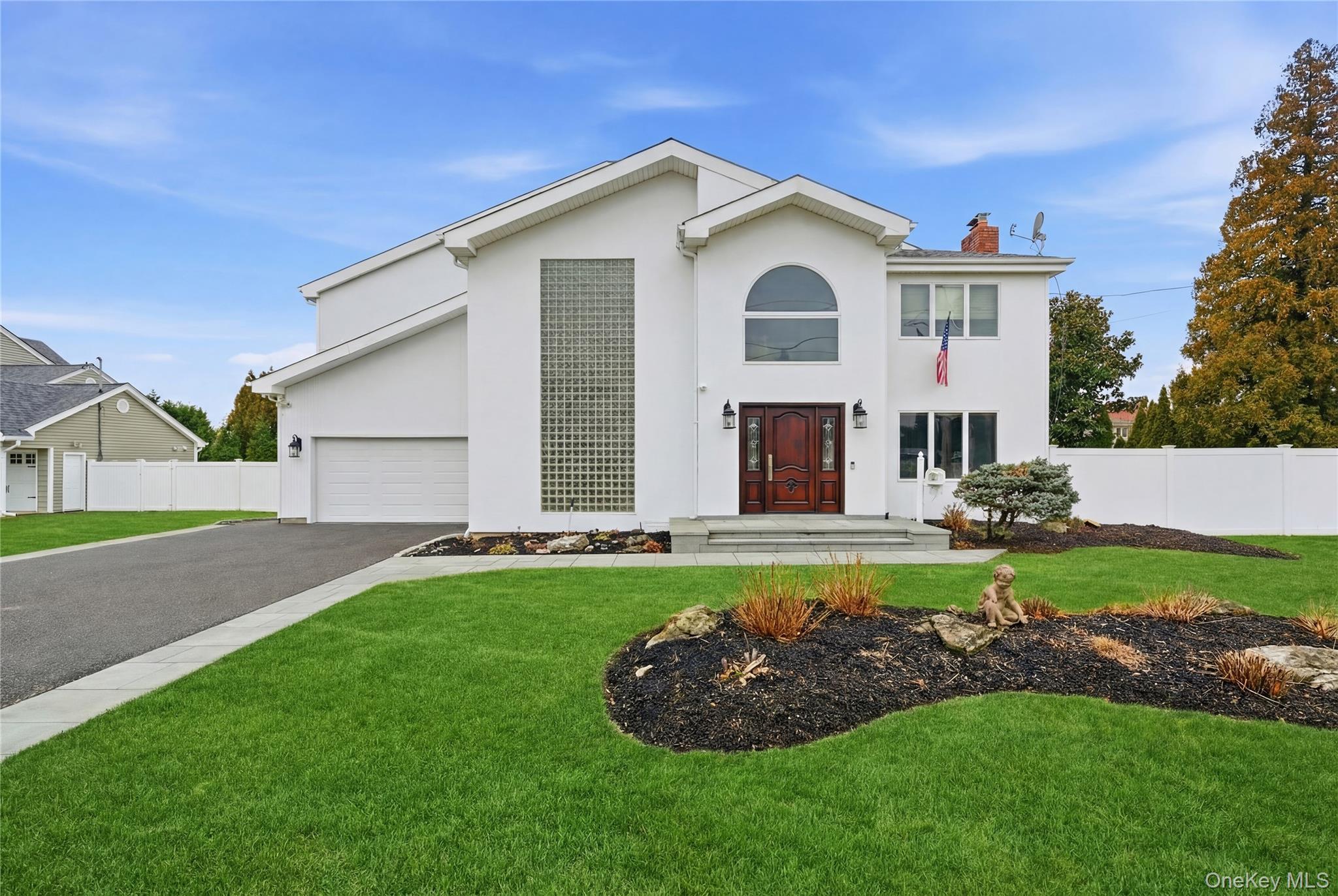 #1 photo, 61 Bayview Avenue, 롱 아일랜드 Massapequa , NY 11758