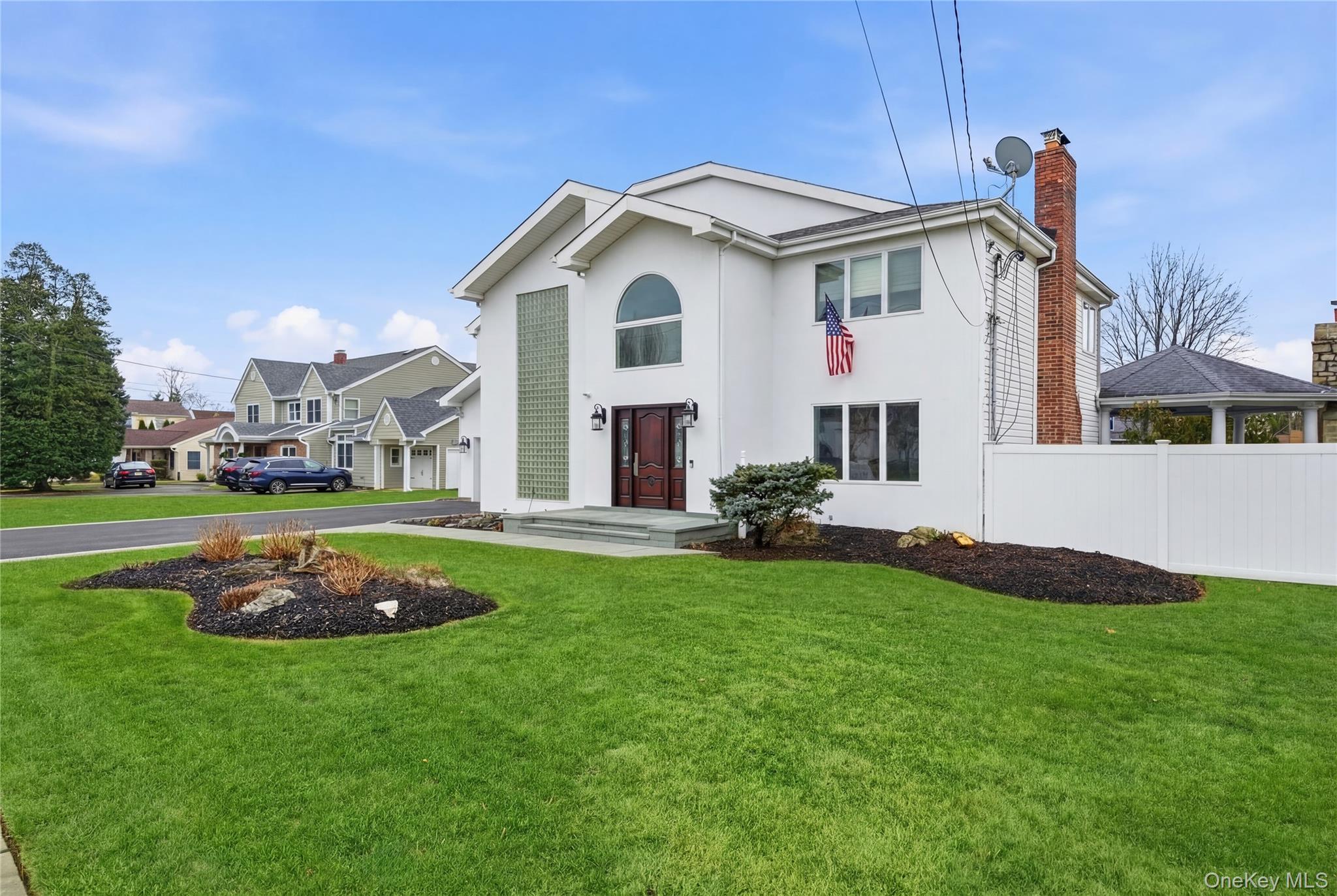 #2 photo, 61 Bayview Avenue, 롱 아일랜드 Massapequa , NY 11758