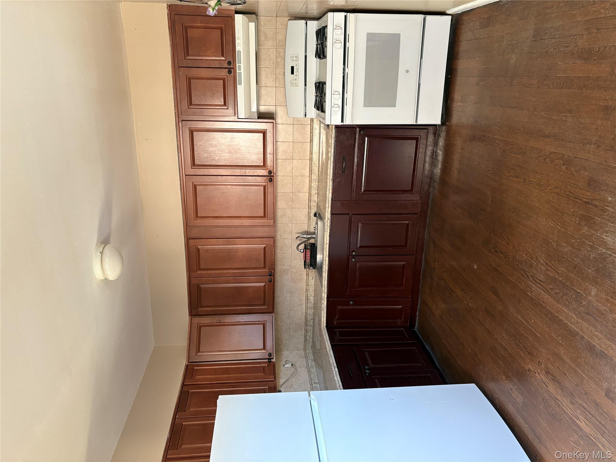 #7 photo, 475 Marconi Boulevard, מחוז סאפוק Copiague , NY 11726