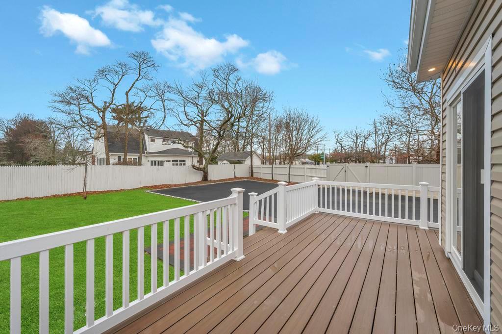 #13 photo, 92 Sunset Road, Bay Shore , NY 11706