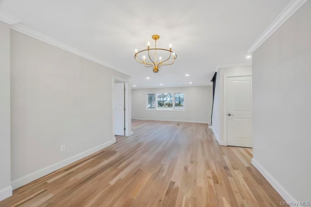 #19 photo, 92 Sunset Road, Bay Shore , NY 11706