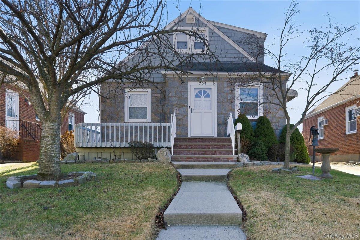 #1 photo, 704 Barnes Avenue, ناسو Baldwin , NY 11510