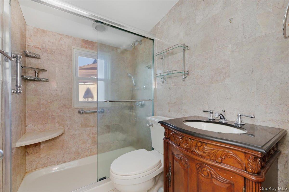 #19 photo, 704 Barnes Avenue, ناسو Baldwin , NY 11510