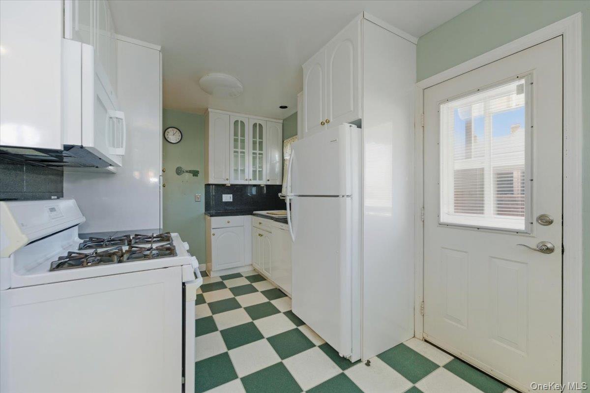 #4 photo, 704 Barnes Avenue, ناسو Baldwin , NY 11510