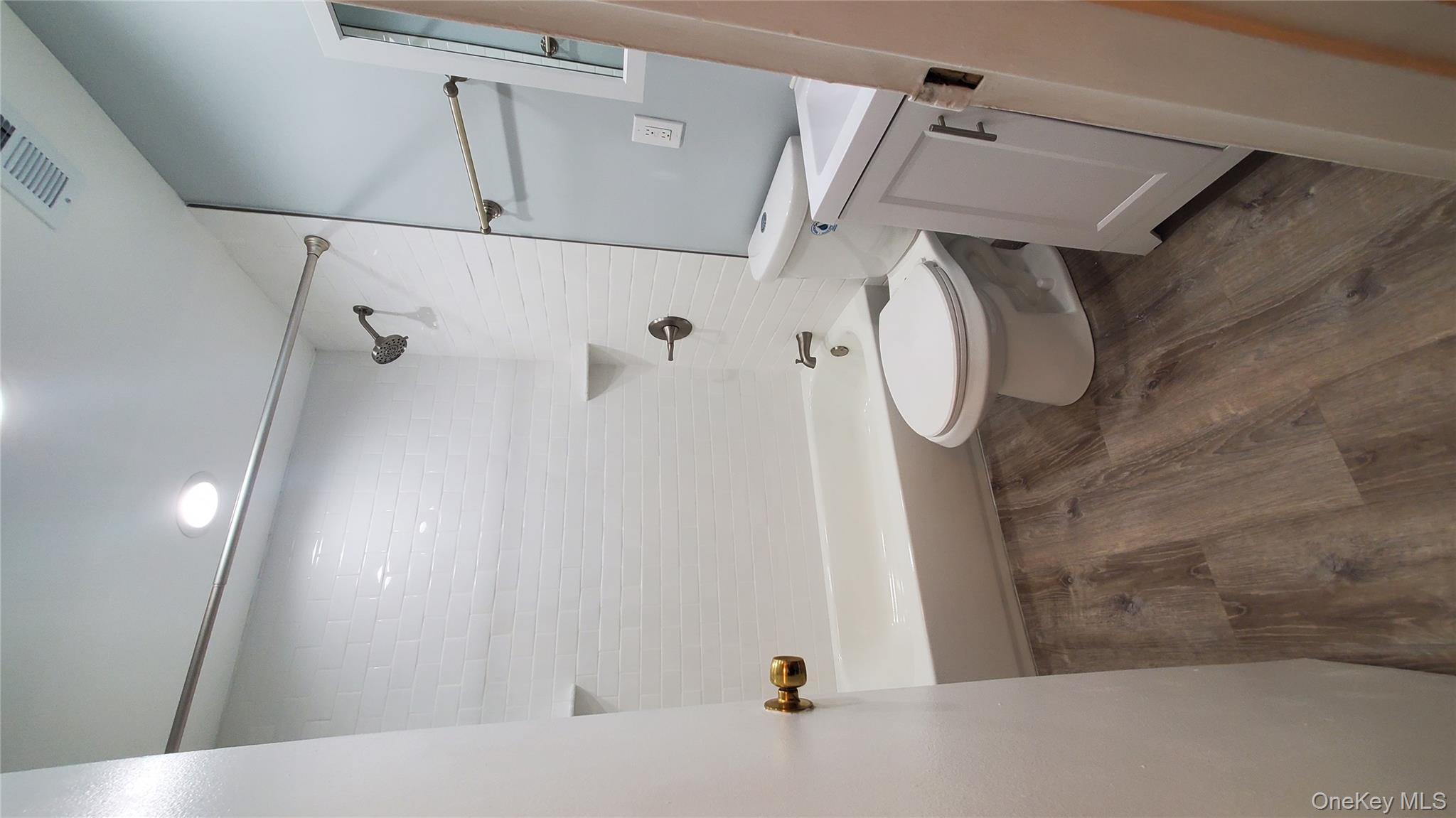 #4 photo, 11 Laramie Court, सफ़ोक काउंटी Coram , NY 11727