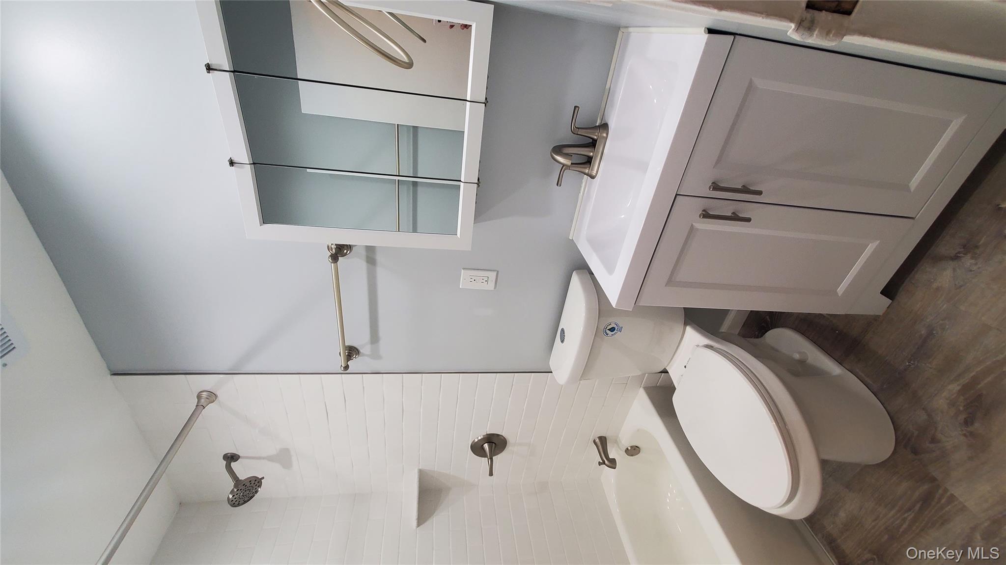 #5 photo, 11 Laramie Court, सफ़ोक काउंटी Coram , NY 11727