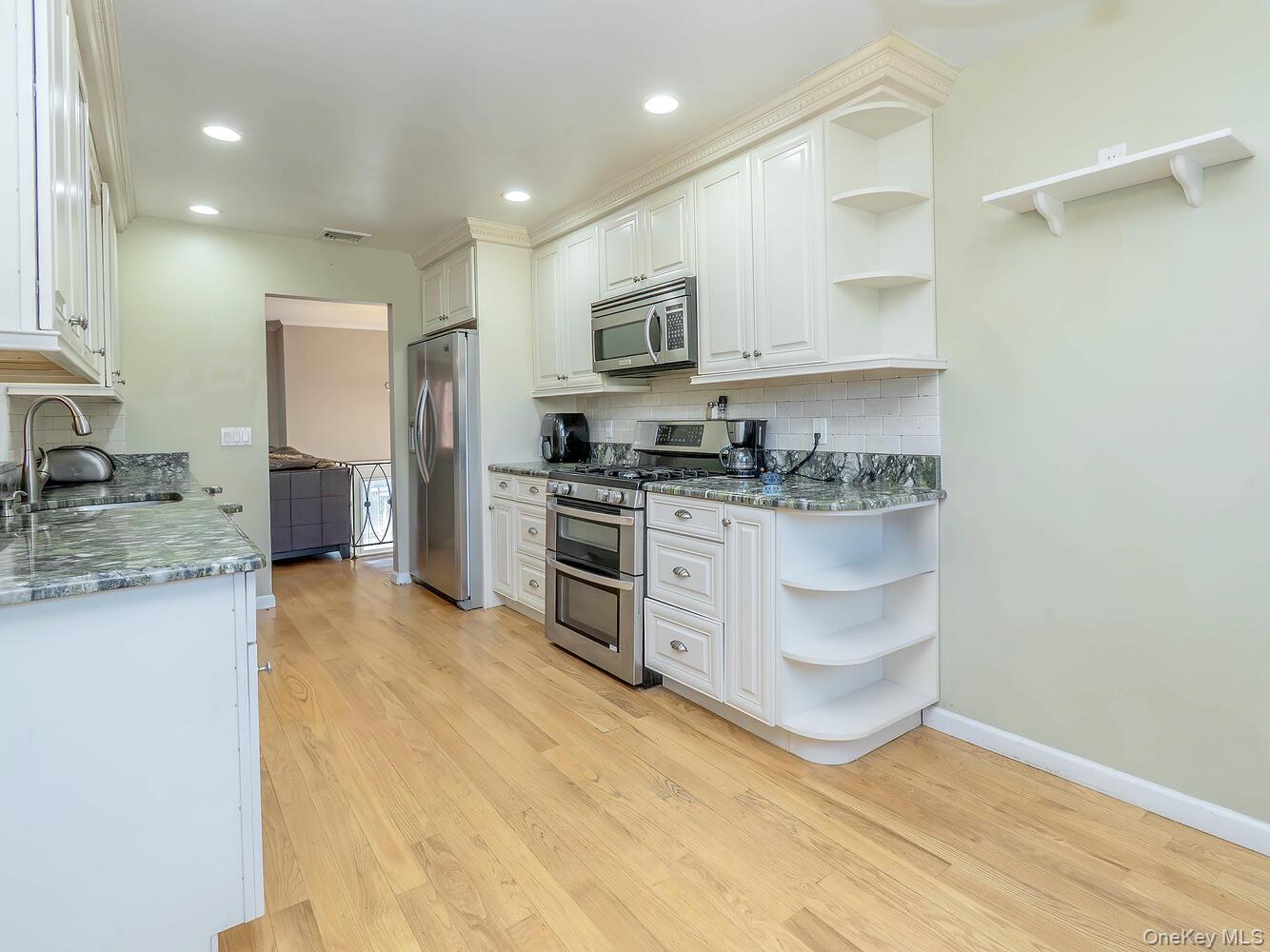 #13 photo, 2 Terry Court, ناسو Glen Head , NY 11545