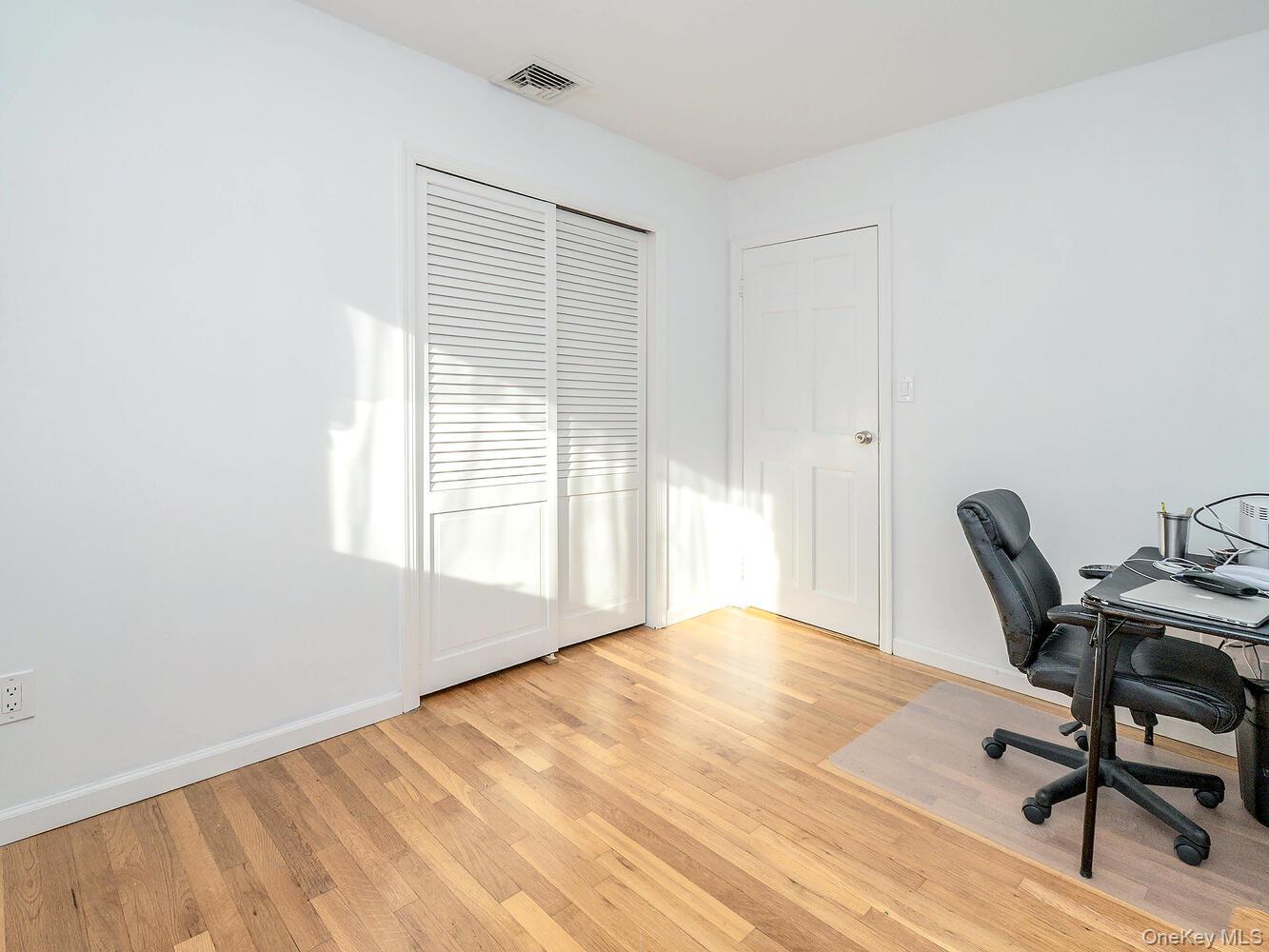 #16 photo, 2 Terry Court, ناسو Glen Head , NY 11545