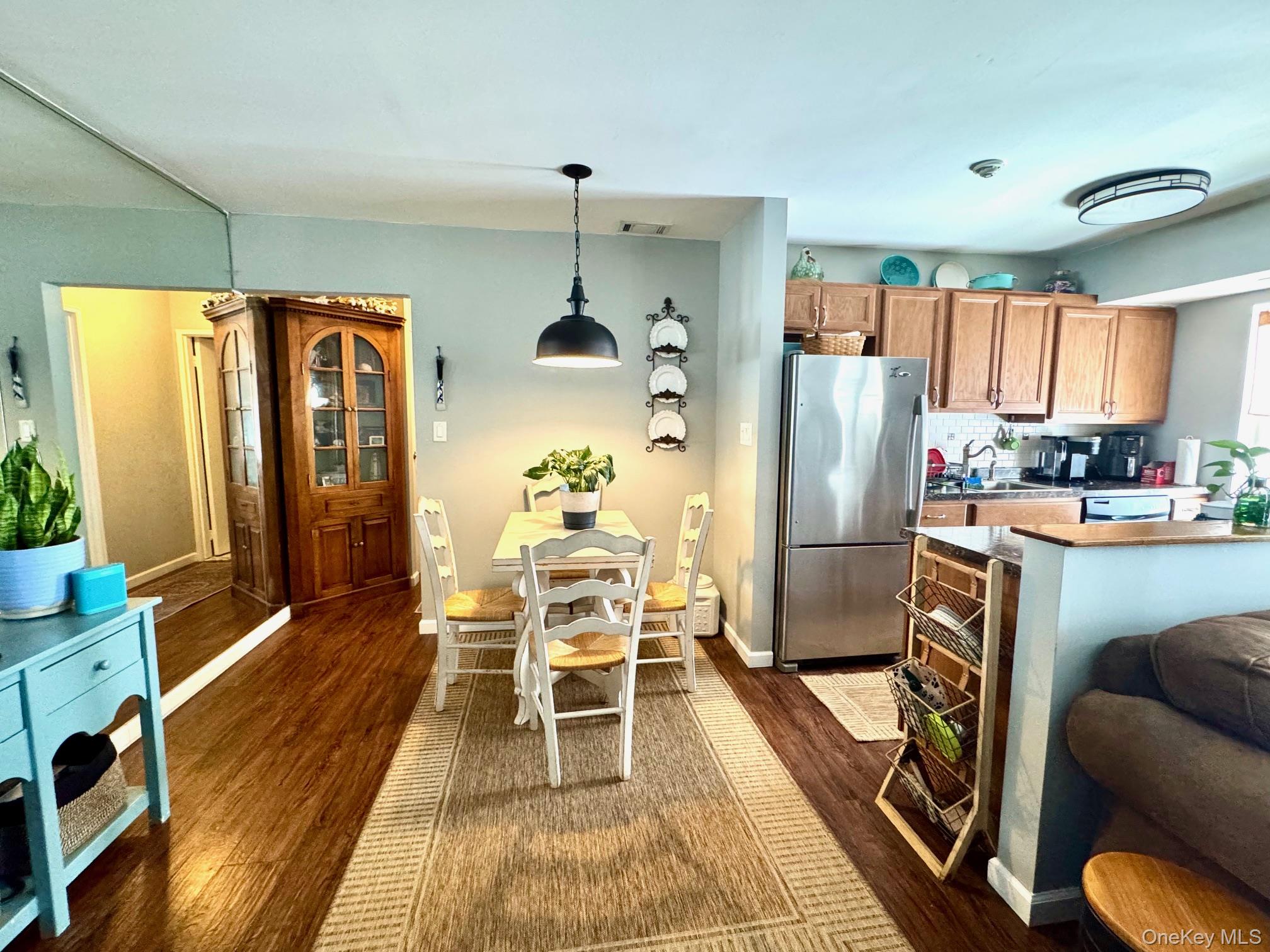 #8 photo, 8 Idaho, Coram , NY 11727