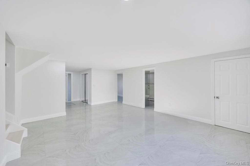 #10 photo, 7 Suzanne Lane, ناسو Bethpage , NY 11714