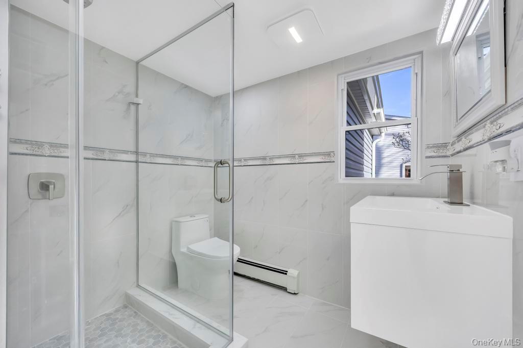 #12 photo, 7 Suzanne Lane, ناسو Bethpage , NY 11714