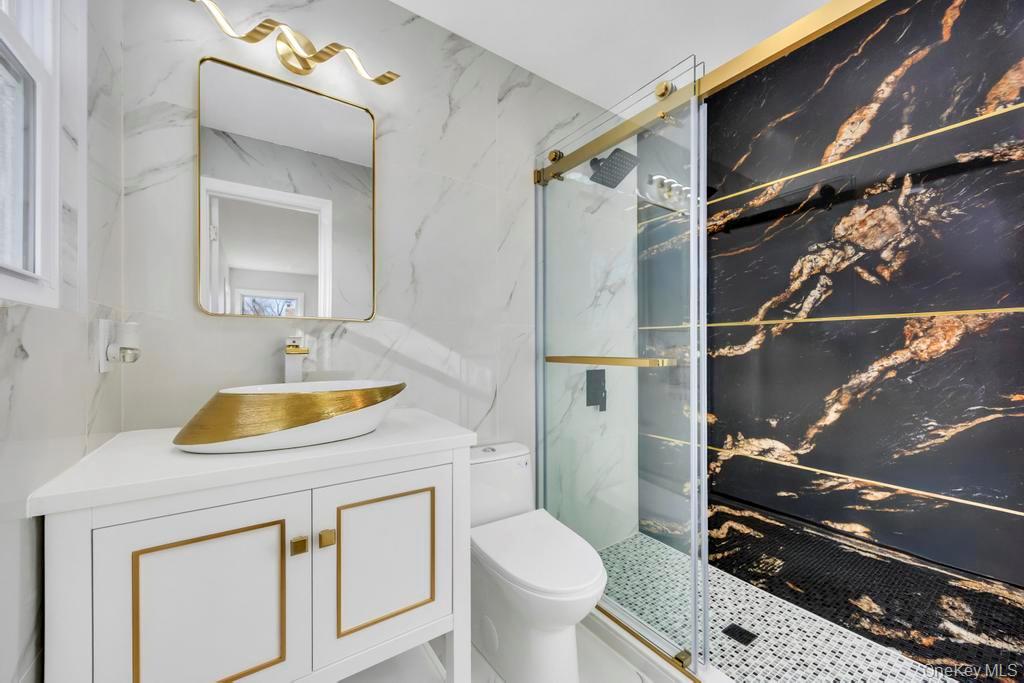 #15 photo, 7 Suzanne Lane, ناسو Bethpage , NY 11714