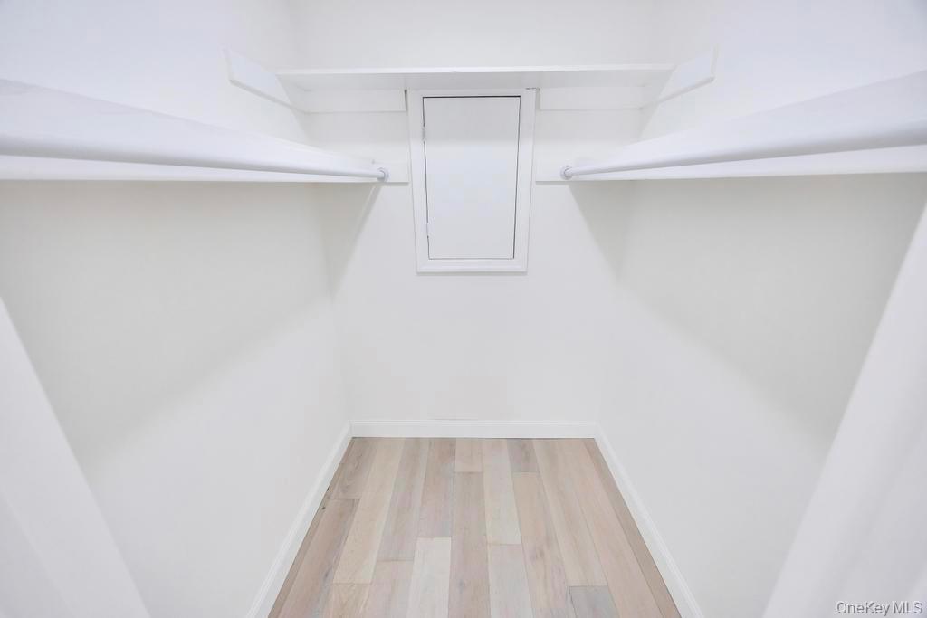 #16 photo, 7 Suzanne Lane, ناسو Bethpage , NY 11714