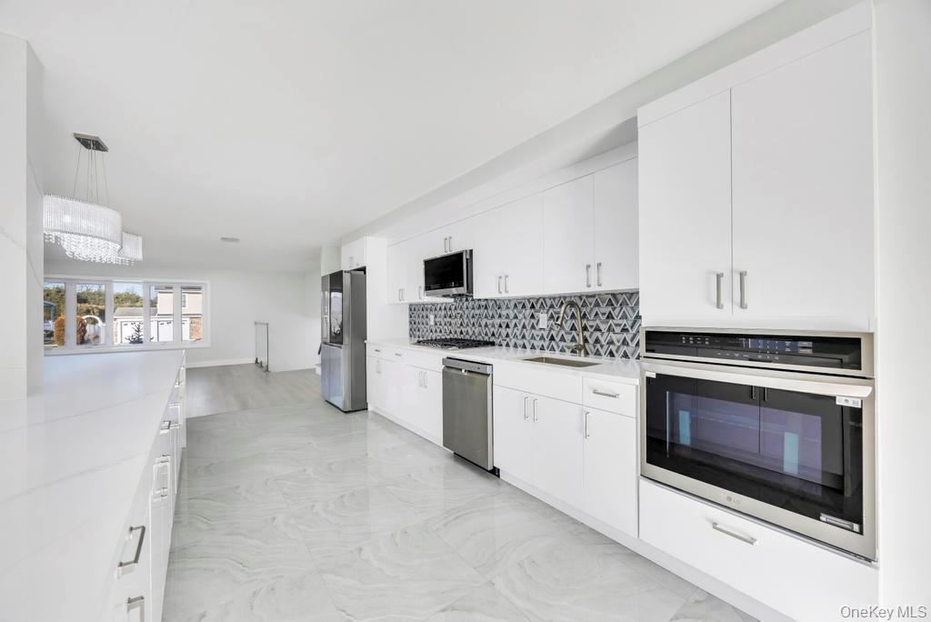 #6 photo, 7 Suzanne Lane, ناسو Bethpage , NY 11714