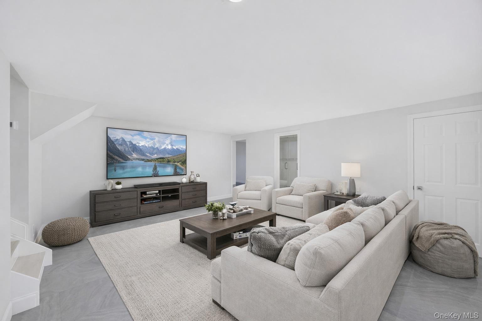 #9 photo, 7 Suzanne Lane, ناسو Bethpage , NY 11714