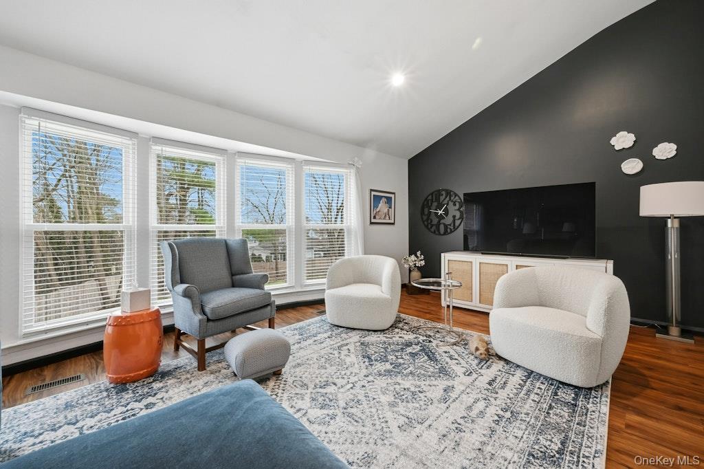 #11 photo, 20 Manors Drive, ناسو Jericho , NY 11753