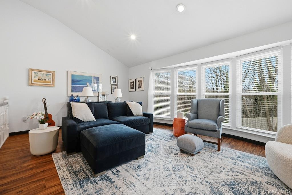 #12 photo, 20 Manors Drive, ناسو Jericho , NY 11753