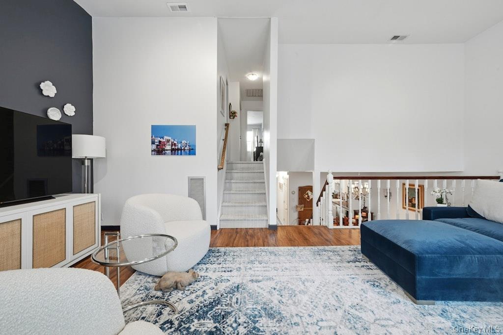 #13 photo, 20 Manors Drive, ناسو Jericho , NY 11753