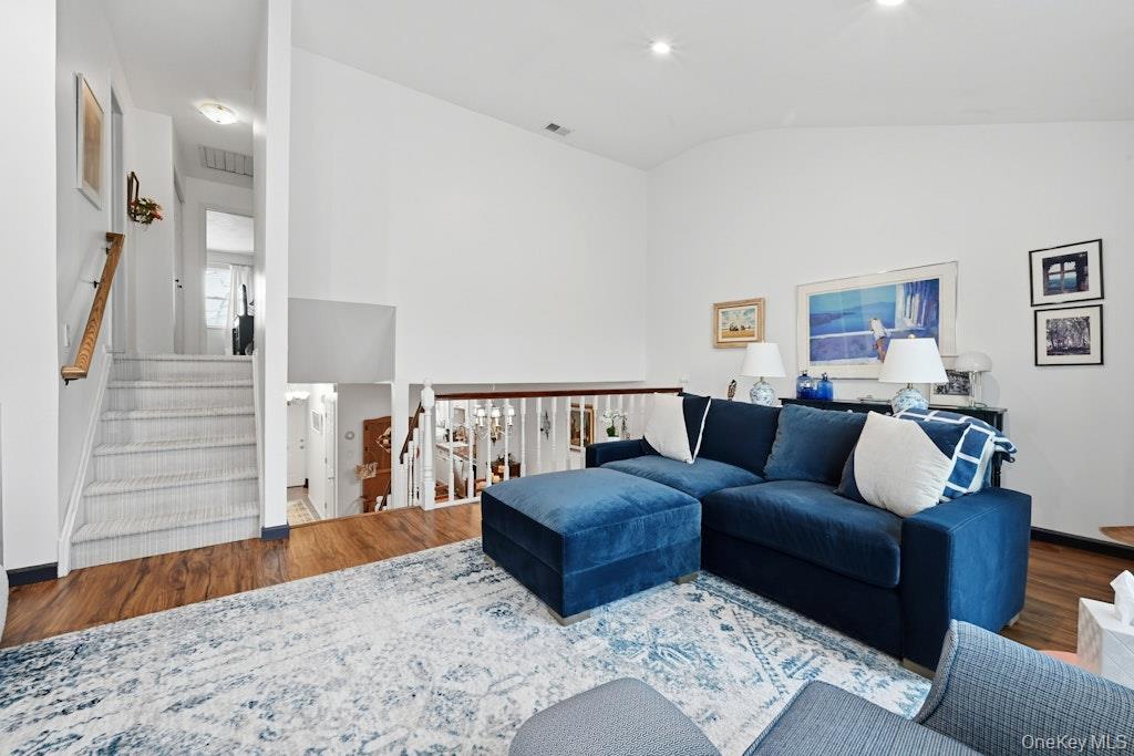 #14 photo, 20 Manors Drive, ناسو Jericho , NY 11753