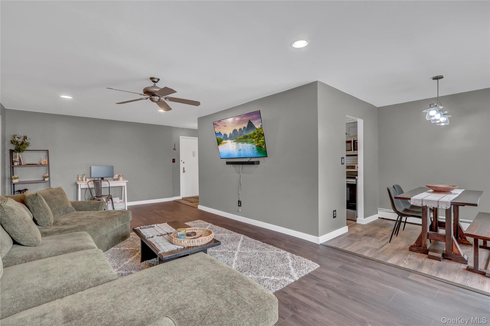 #14 photo, 250 N Village, ناسو Rockville Centre , NY 11570