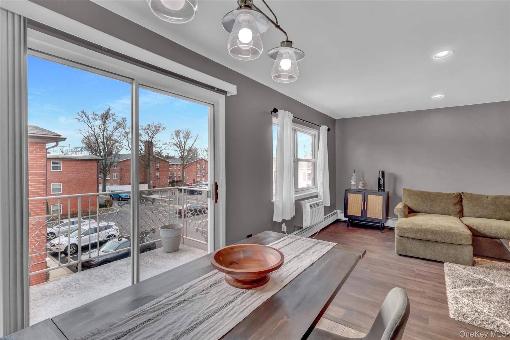 #16 photo, 250 N Village, ناسو Rockville Centre , NY 11570