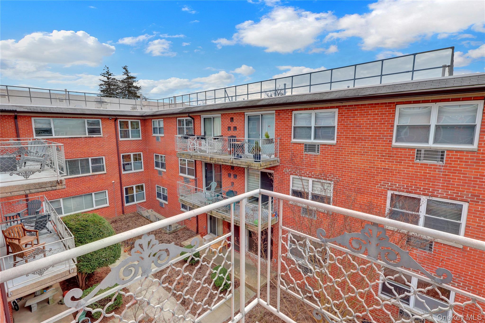 #17 photo, 250 N Village, ناسو Rockville Centre , NY 11570