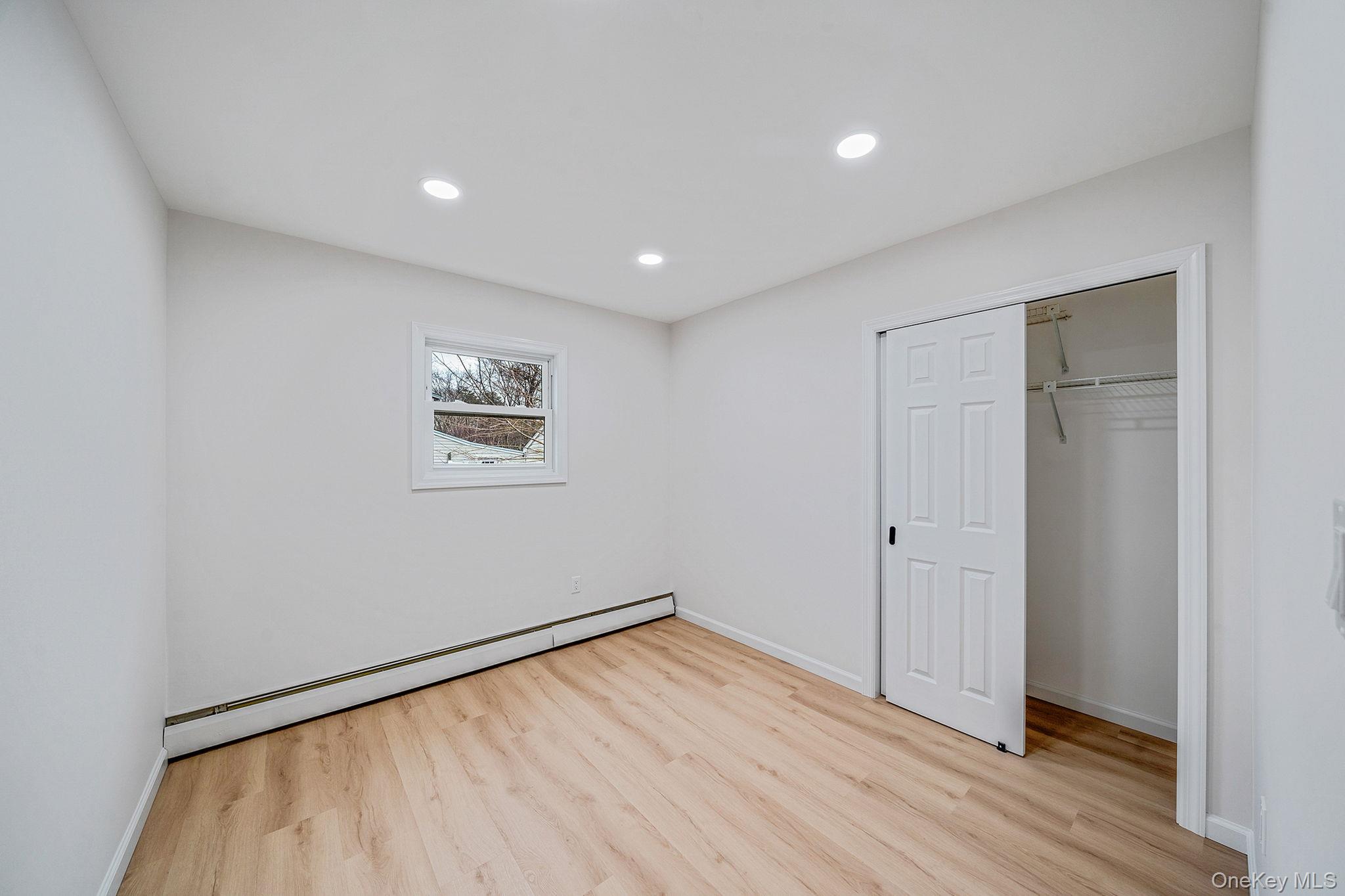 #10 photo, 10 Cottonwood Avenue, מחוז סאפוק Port Jefferson Station , NY 11776