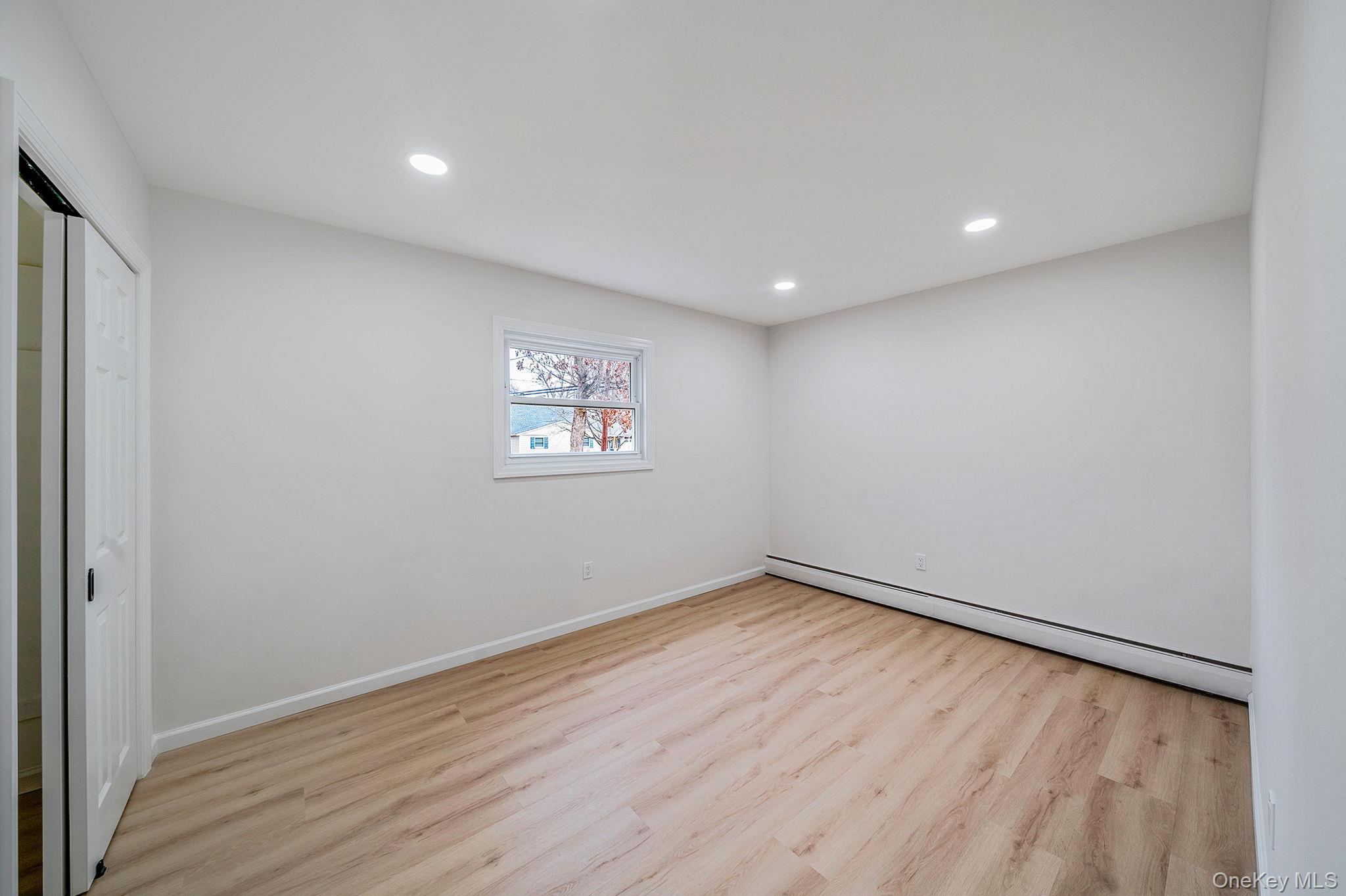 #11 photo, 10 Cottonwood Avenue, מחוז סאפוק Port Jefferson Station , NY 11776