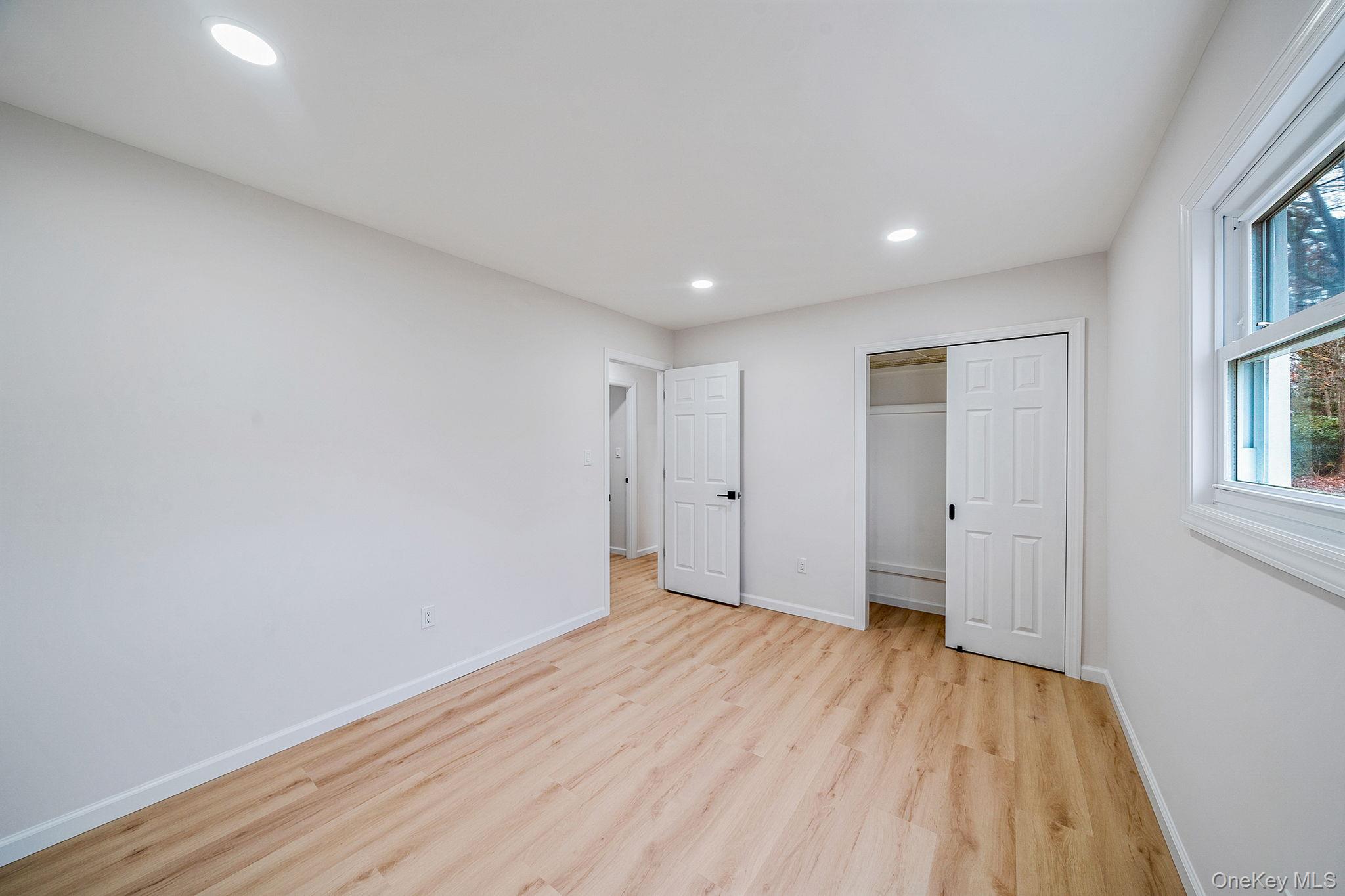 #12 photo, 10 Cottonwood Avenue, מחוז סאפוק Port Jefferson Station , NY 11776