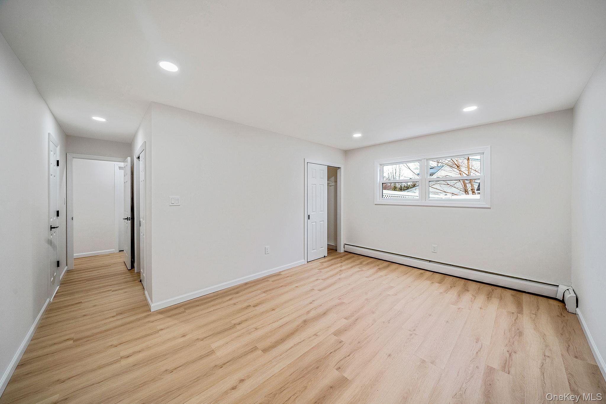 #14 photo, 10 Cottonwood Avenue, מחוז סאפוק Port Jefferson Station , NY 11776