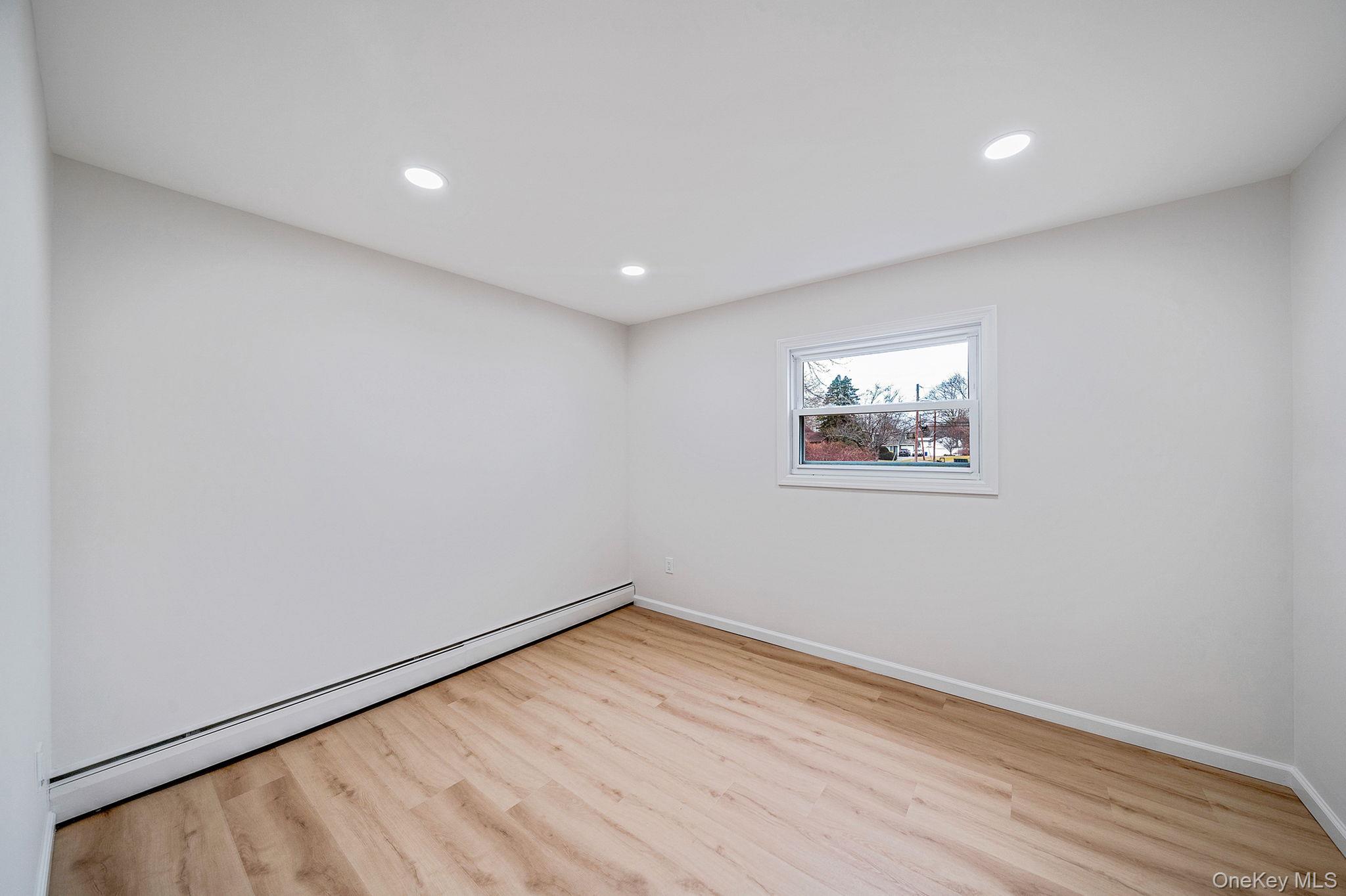 #15 photo, 10 Cottonwood Avenue, מחוז סאפוק Port Jefferson Station , NY 11776