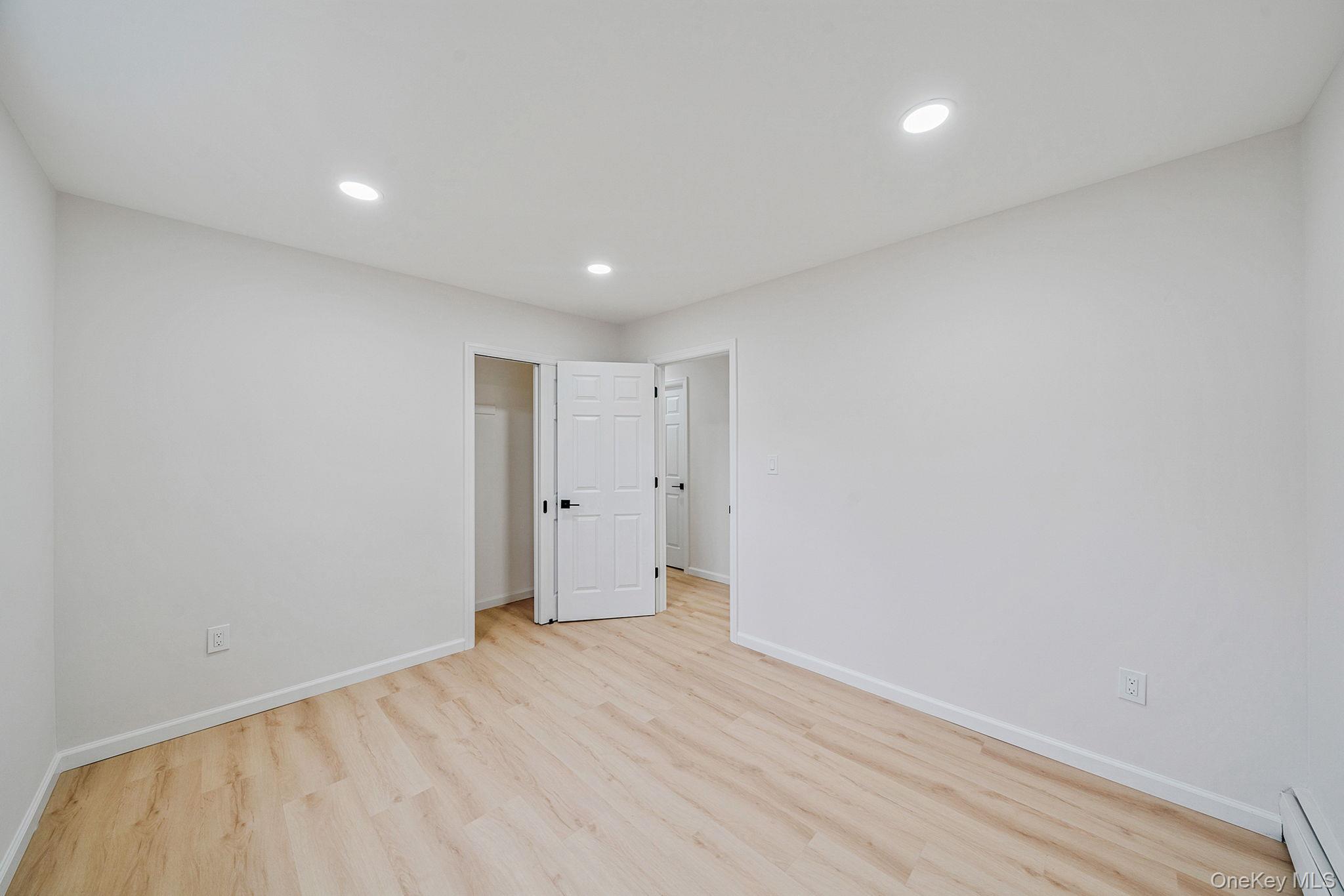 #16 photo, 10 Cottonwood Avenue, מחוז סאפוק Port Jefferson Station , NY 11776