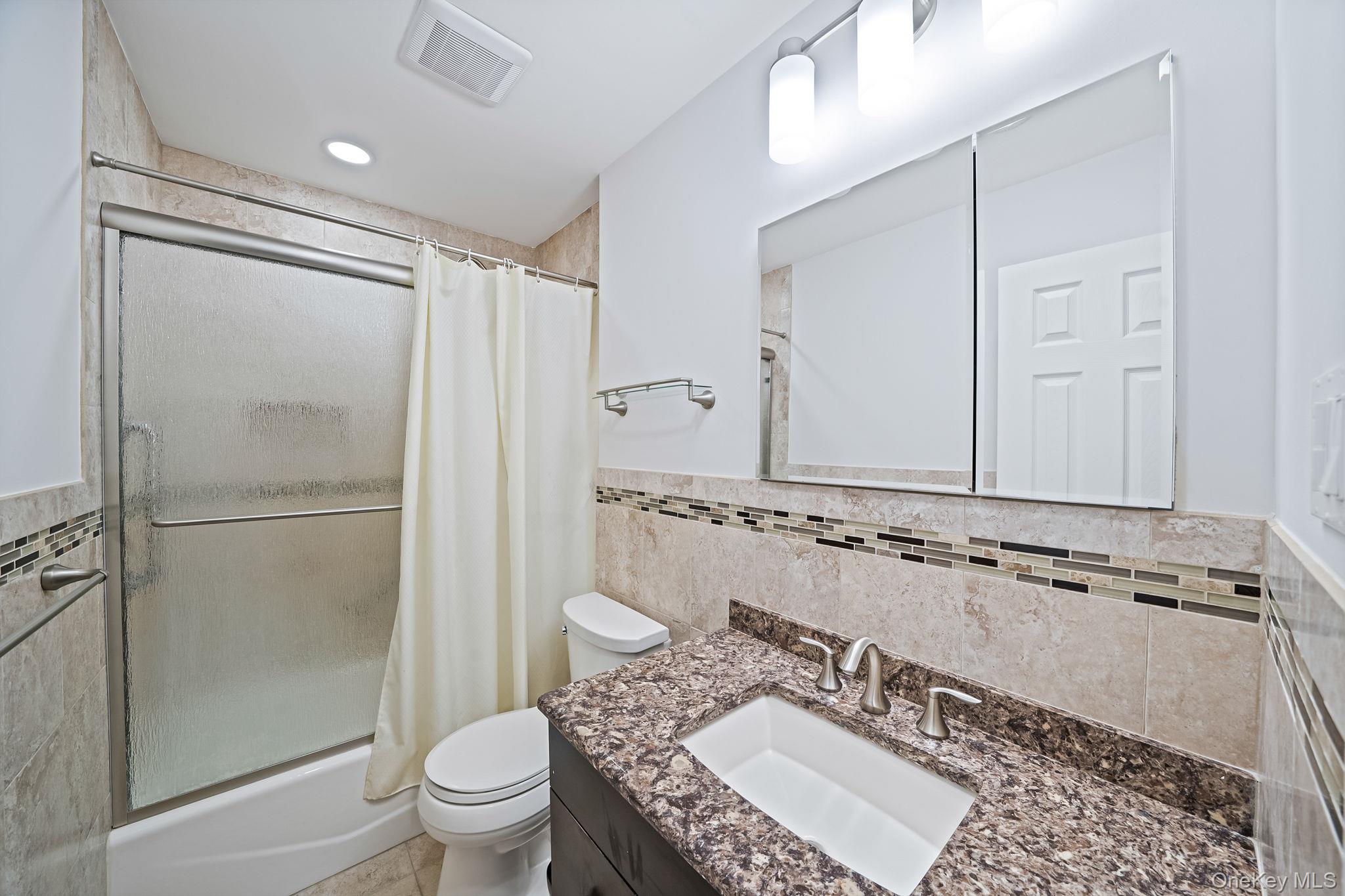 #17 photo, 10 Cottonwood Avenue, מחוז סאפוק Port Jefferson Station , NY 11776