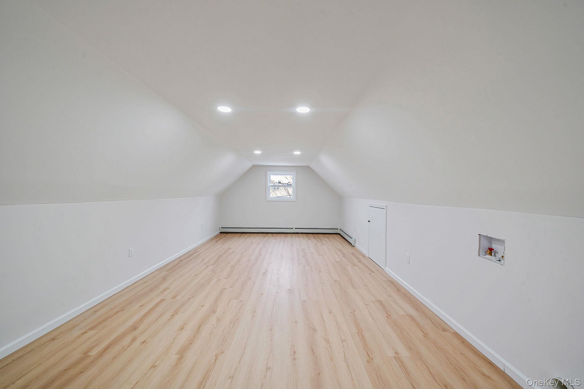 #19 photo, 10 Cottonwood Avenue, מחוז סאפוק Port Jefferson Station , NY 11776