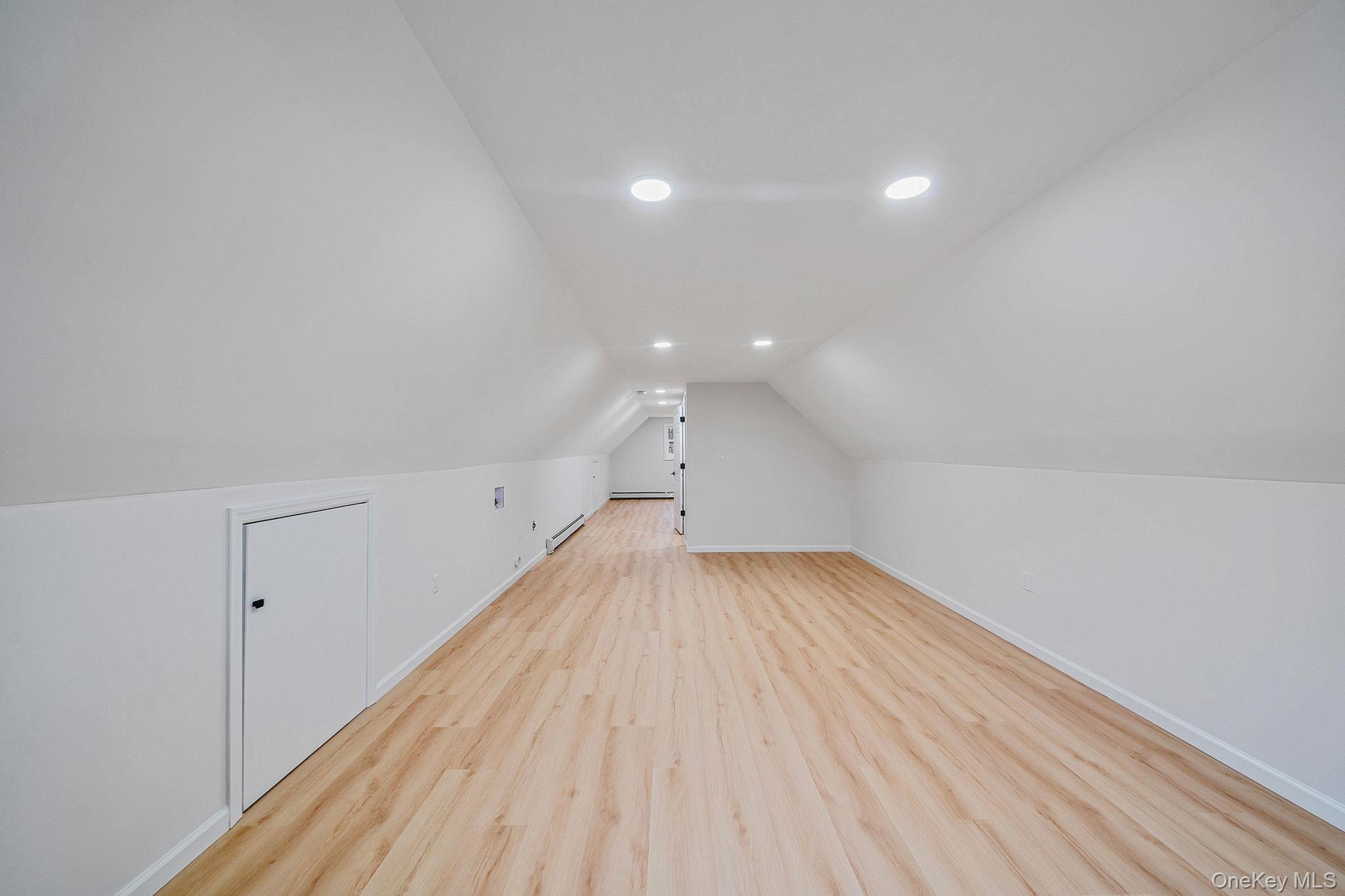 #20 photo, 10 Cottonwood Avenue, מחוז סאפוק Port Jefferson Station , NY 11776